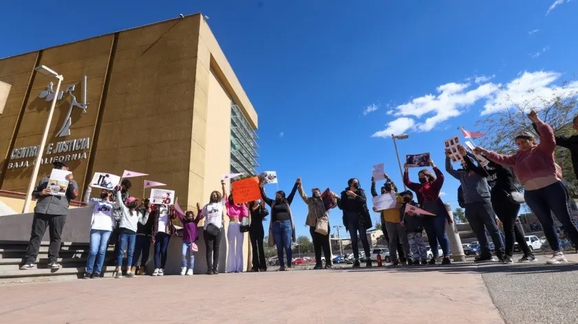 Recuerdan a Rosa Isela y a su hija durante caravana
