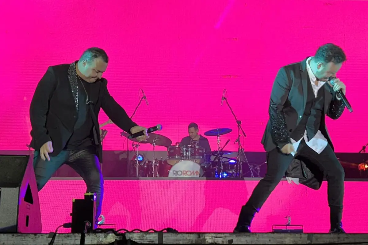 Con 2 horas de retraso, Río Roma inició concierto en Tepezalá