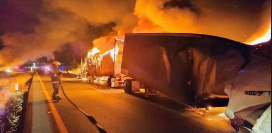 Captura de seis capos del Cártel de Sinaloa provoca narcobloqueos y quema de vehículos en Zacatecas