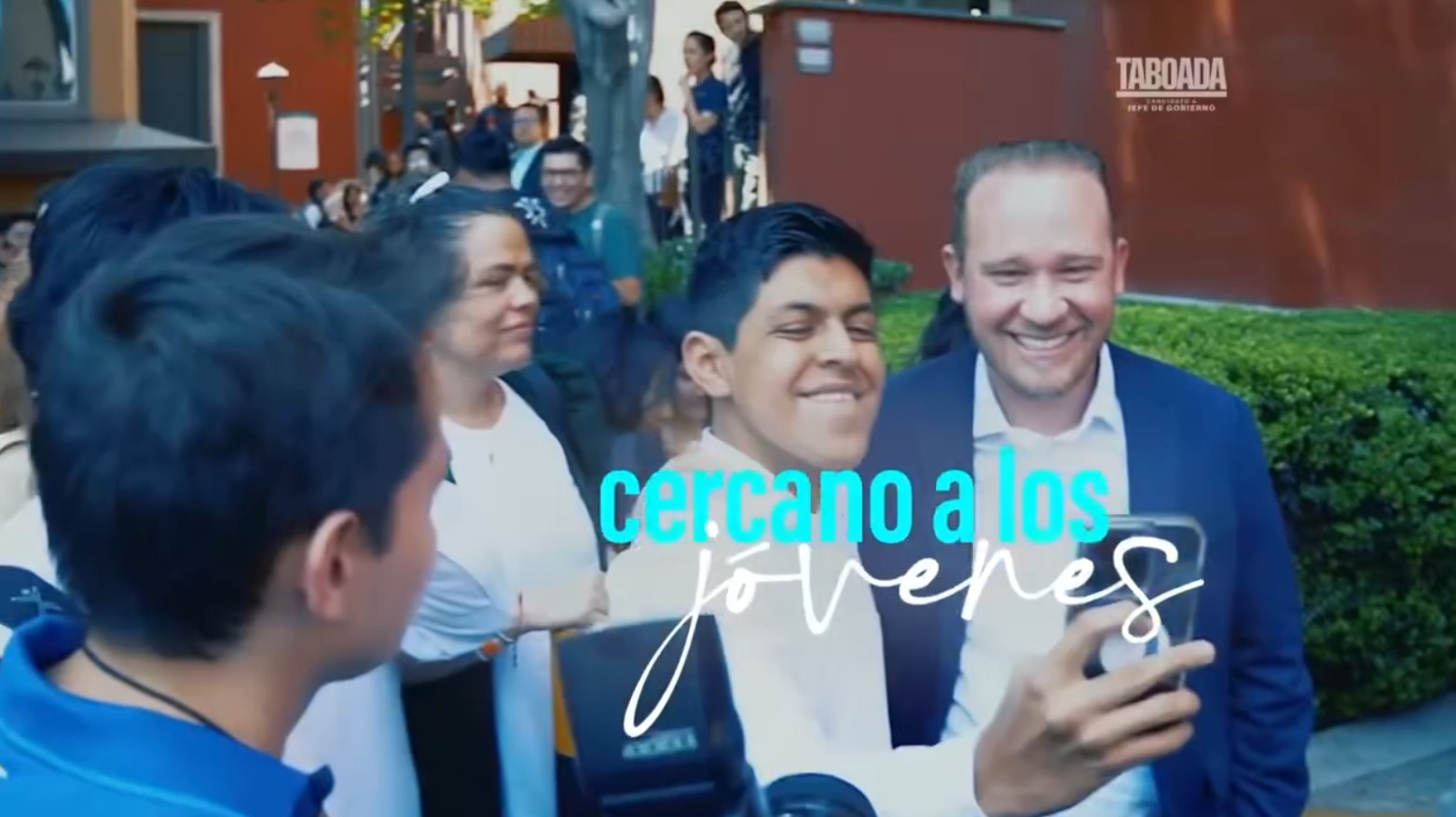 Santiago Taboada se compromete a extender la mano a los jóvenes para ayudarles a alcanzar todo su potencial y contribuir al desarrollo de la sociedad.