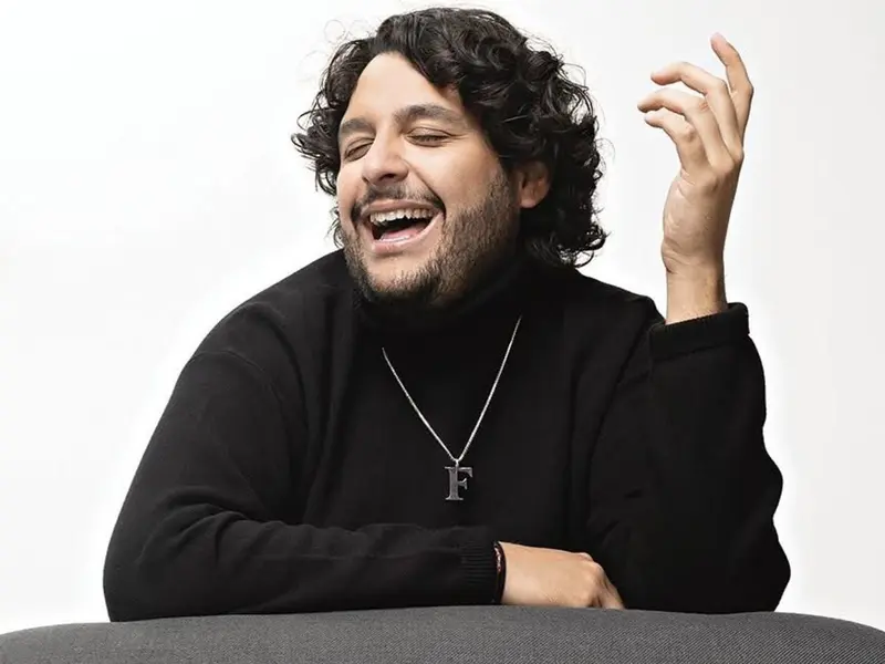 Paco de Miguel revela que publicará su primer libro con toques de humor para hacer más amena la lectura