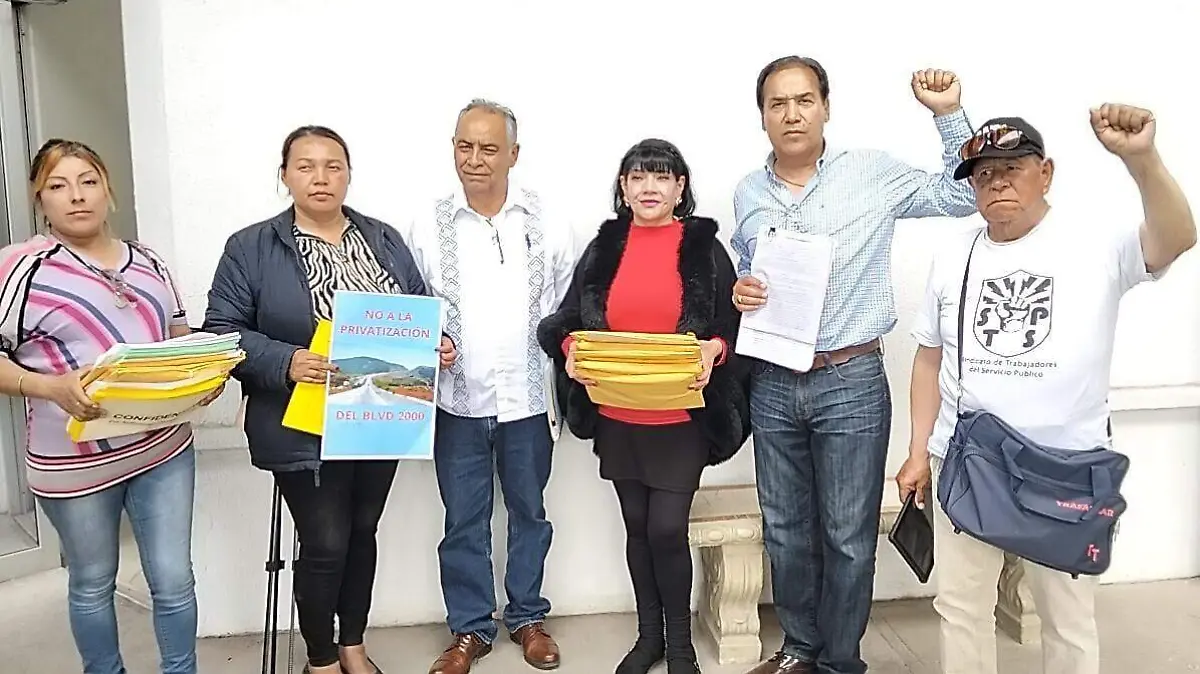 Entregan solicitud de plebiscito contra la privatización del Bulevar 2000