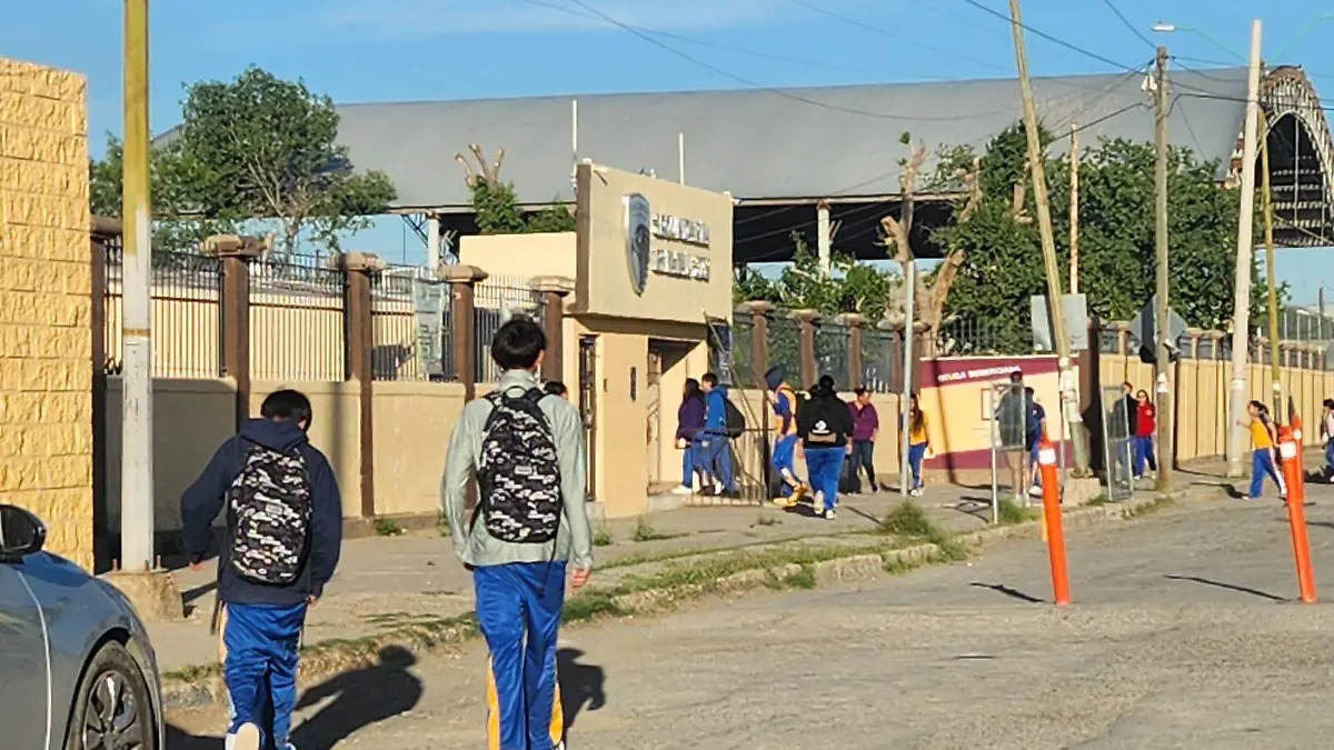 Agregarán espacios seguros en escuelas para dejar objetos punzocortantes, alumnos los portan por protección