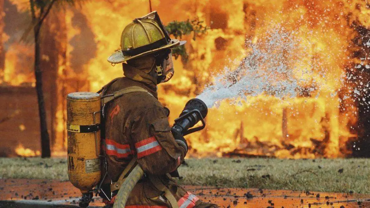 Hasta 600 incendios mensuales se registran en Mexicali durante la temporada navideña