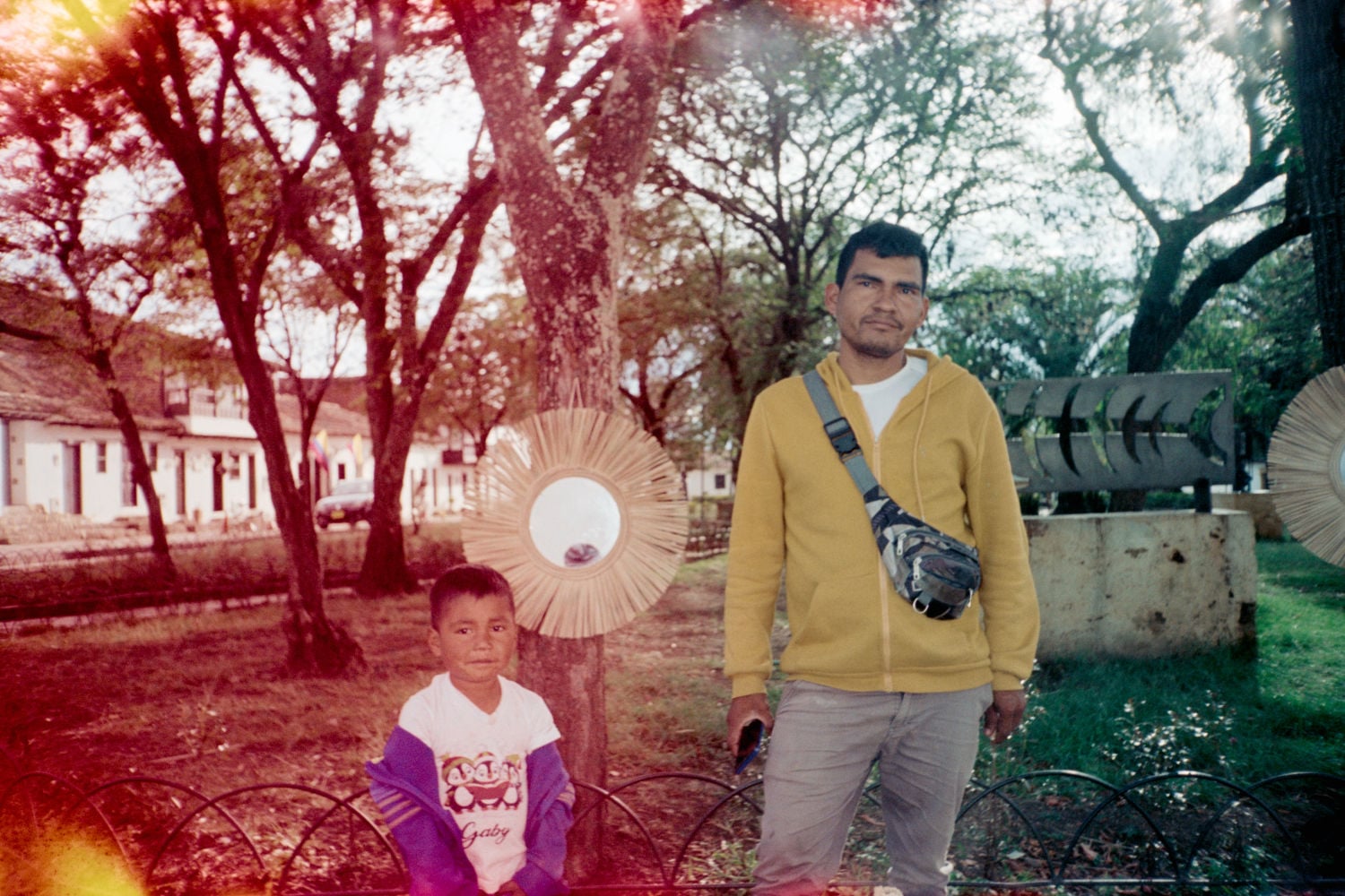 "Flor Aprile desvela en *Lo nítido miente* cómo el territorio transforma la imagen"